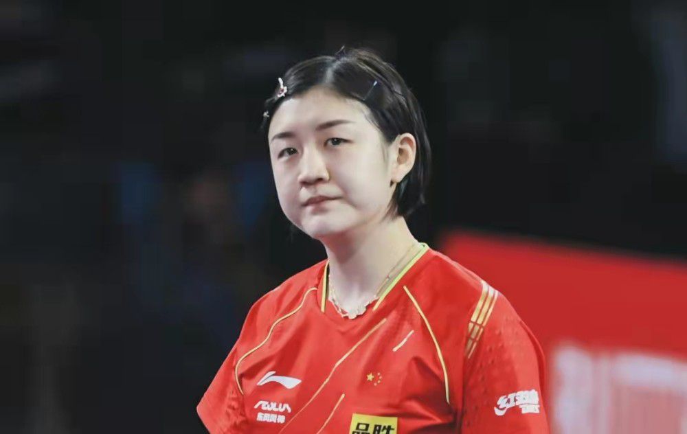 孔笙导演还讲到，在沙漠拍 靳东与蒋欣合影搞怪卖萌 张大嘴欲“啃”女方 2015-11-20 日前，蒋欣在微博晒出一组跟靳东的合影。